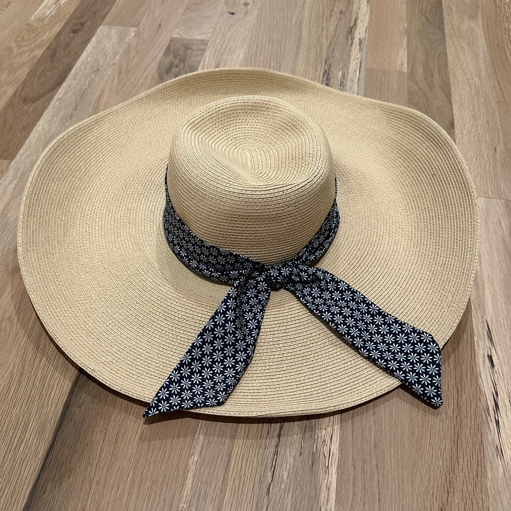 Vineyard Vines Floppy Daisy Hat